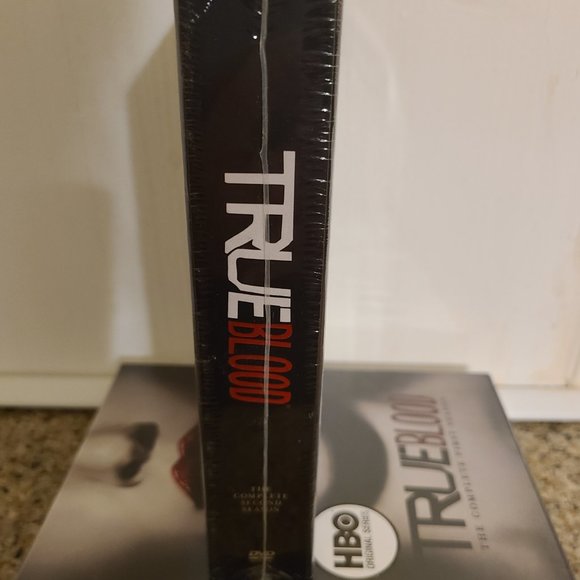 True Blood Seasons 1 & 2 DVD Combo - Picture 7 of 9